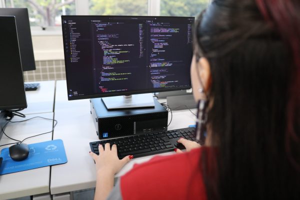 Senai ES oferece 2 mil oportunidades gratuitas para mulheres interessadas em tecnologia