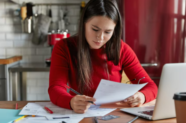 Estratégias para pagar menos juros e equilibrar o orçamento mensal
